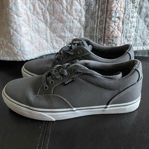 Men’s size 7 canvas Vans